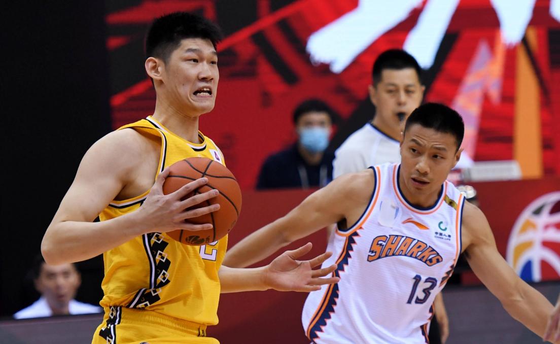 里程碑夜！密尔沃基雄鹿状态回暖；CBA常规赛今晚刷纪录；气氛紧张；团队化学反应显著