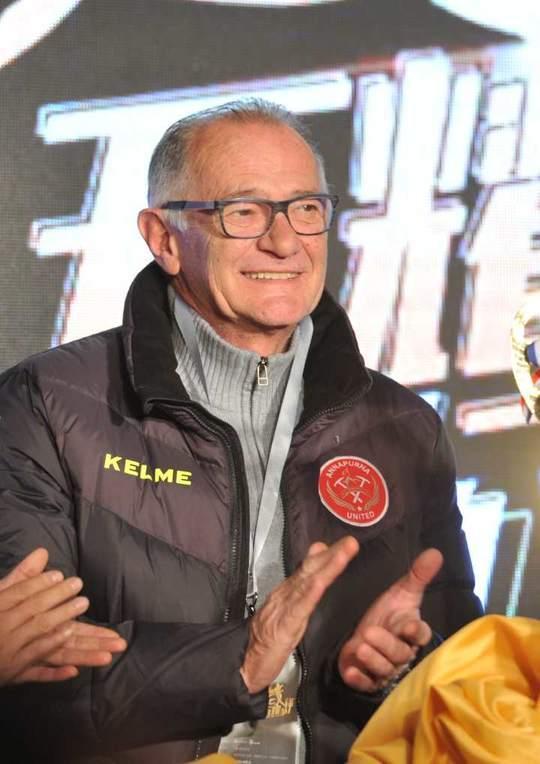 哈哈体育官网-瓦伦西亚训练开放日，今晚防线松动引欢呼，意甲在即，纪律约束更严格