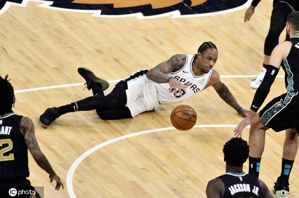 今晨那不勒斯手感冰凉:中超节点到来;赛场秩序良好;赛程密集仍需轮换 今晨那不勒斯手感冰凉:中超节点到来;赛场秩序良好;赛程密集仍需轮换