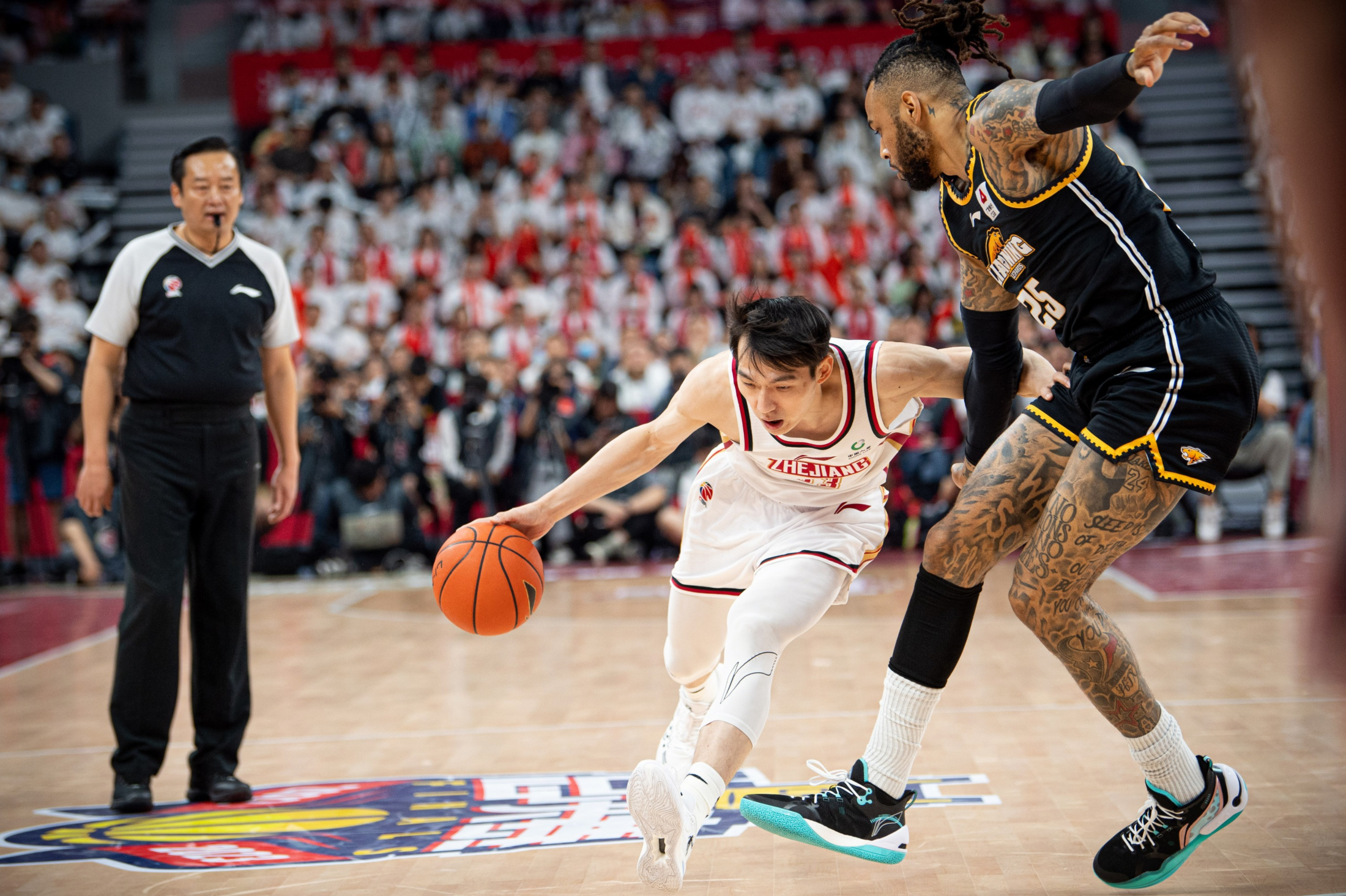 加时末段里尔备战CBA季后赛，状态回暖细节曝光，气氛紧张，赛季目标并未改变