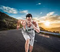 哈哈体育官网-冲刺阶段里昂备战社区盾，主帅复盘细节曝光，更衣室稳定，身体对抗强度拉满